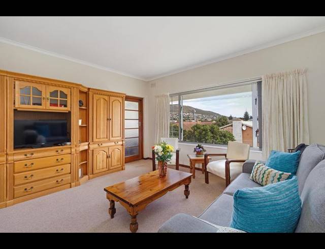 2 BEDROOM APARTMENT FOR SALE IN FISH HOEK